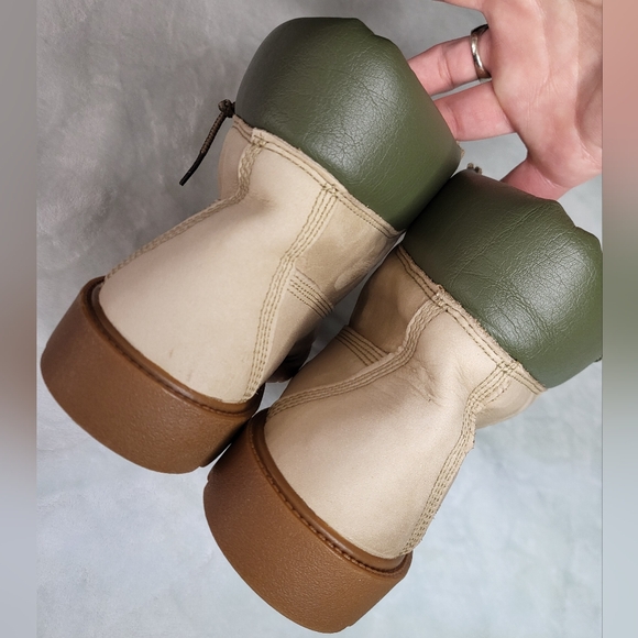 EUC ☆ UniSex Timberlands - Picture 8 of 11